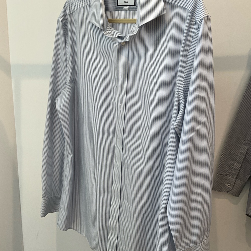 CHARLES TYRWHITT Men's Blue Striped Shirt